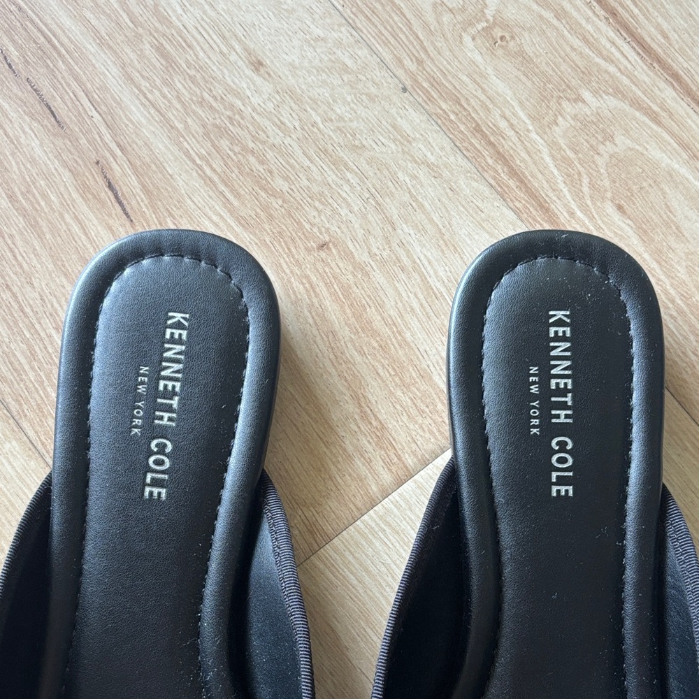 Kenneth Cole Black Pointed Bow Mule Flats - Picture 2 of 5